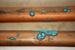 Signs of pinhole leak in copper pipe - oxidation of copper pipe