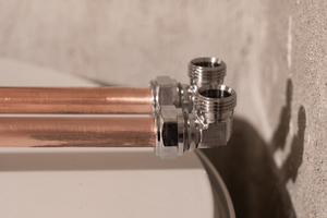 Copper pipe joints made of a different kind of metal